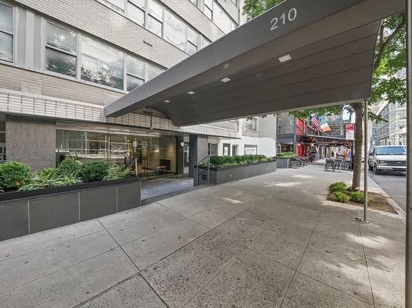 210 East 58th Street image 14 of 19