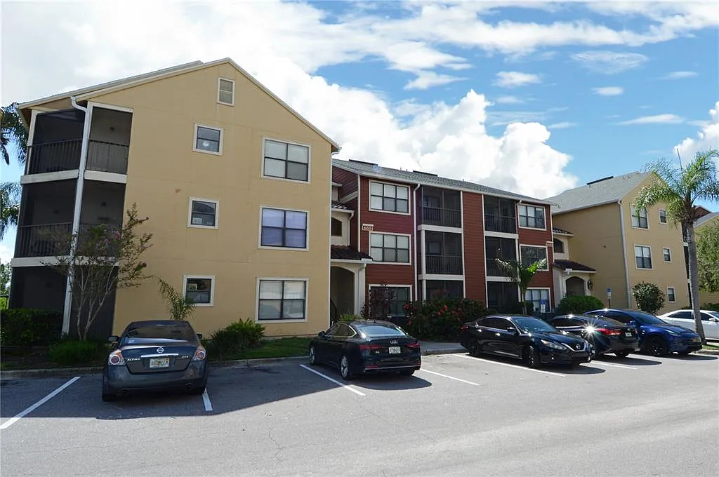 1 bed, 1.0 bath, 665 sqft, $2,000 — Photo 2