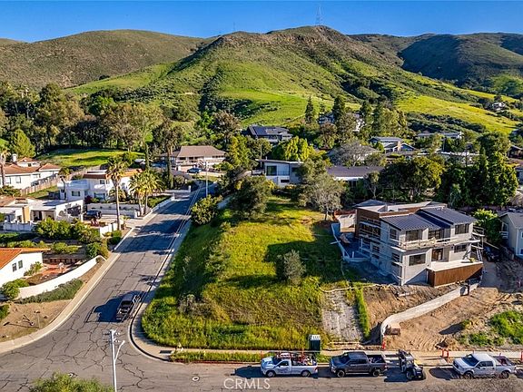 3rd image of 1636 Encino Ct