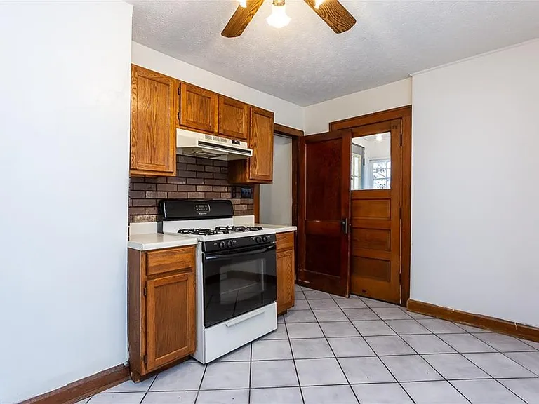 6902 Theota Ave — Photo 2