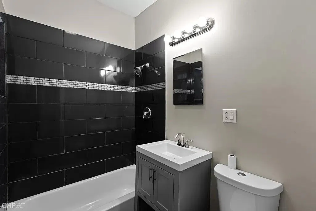 3 bed, 1300 sqft, $2,350 — Photo 4