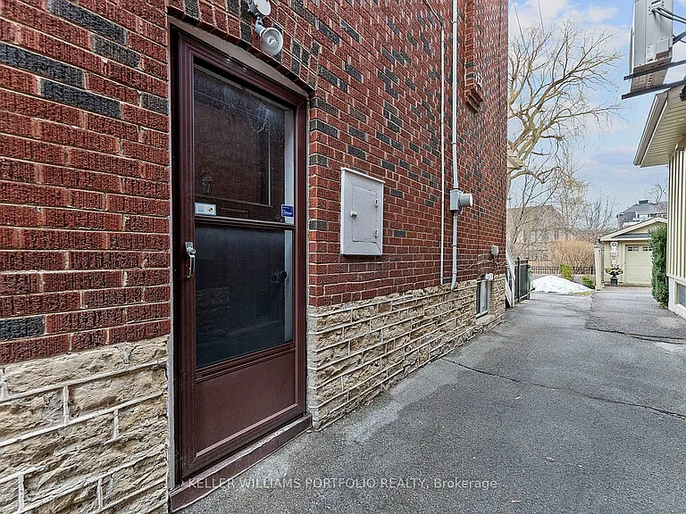 145 Glengrove Ave W — Photo 44