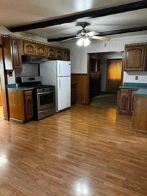 2 bed, 9999 sqft, $1,100 — Photo 3