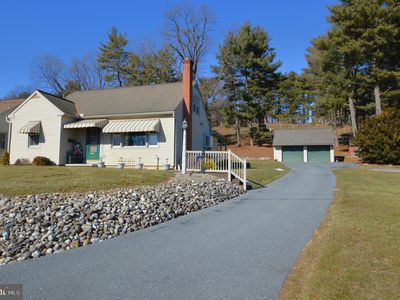 3 Orchard Ln, Manheim, PA, 17545