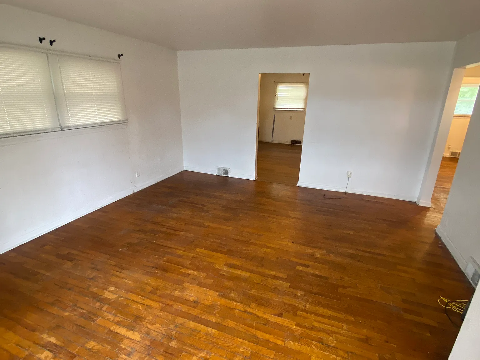 2 bed, 864 sqft, $950 — Photo 2