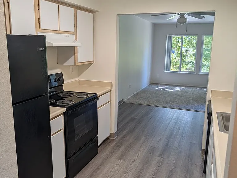 2060 Queen Ave SE #F-101-206 — Photo 1