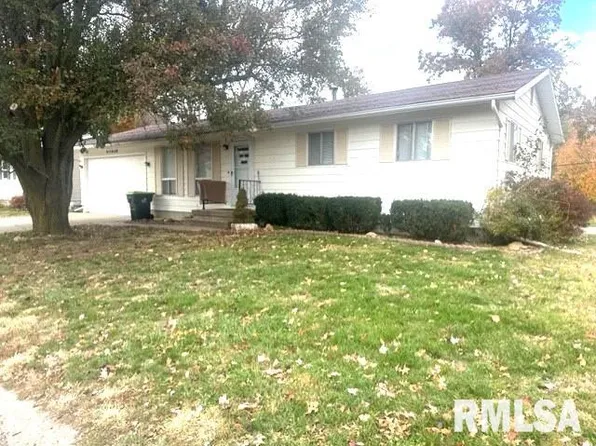 1104 Coronado St W, Jacksonville, IL 62650