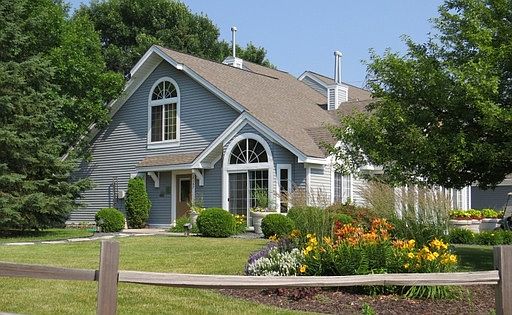 4th image of 2215 Hemlock Blvd