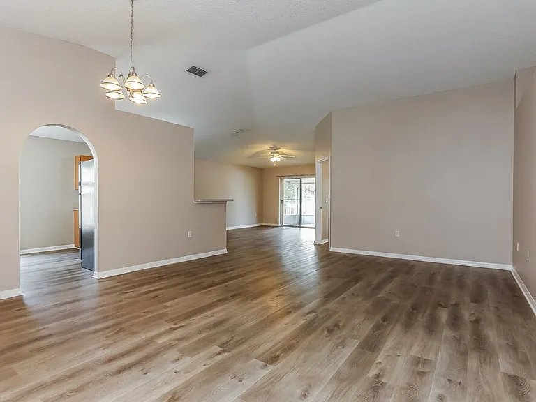 98 Reeding Ridge Dr E — Photo 4