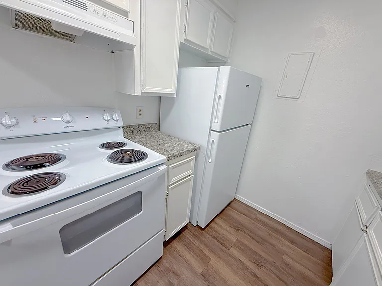 New West Apartments — Photo 23