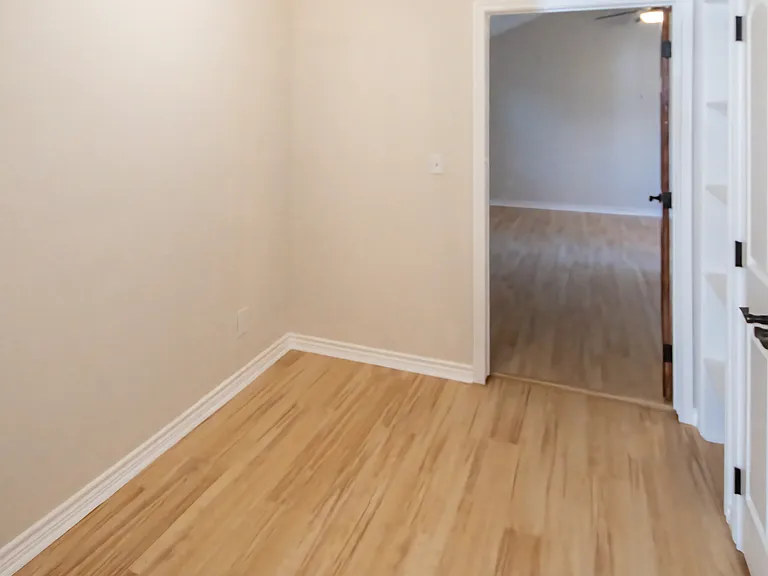 Bonus room between kitchen and master bedroom