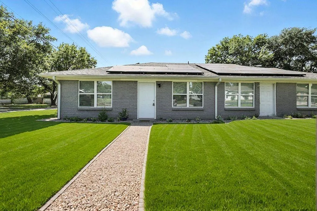 3 bed, 1.0 bath, 918 sqft, $1,400 — Photo 1