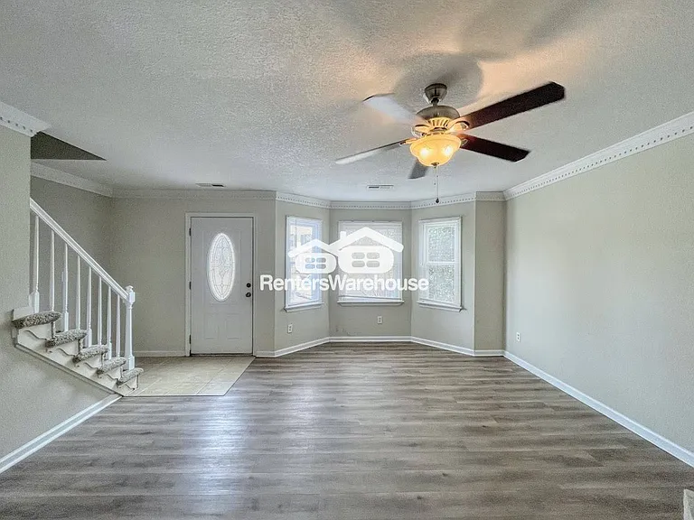 1947 Candlelight Dr — Photo 6