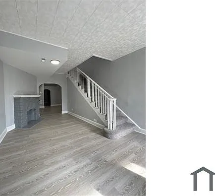 3 bed, $2,400 — Photo 2
