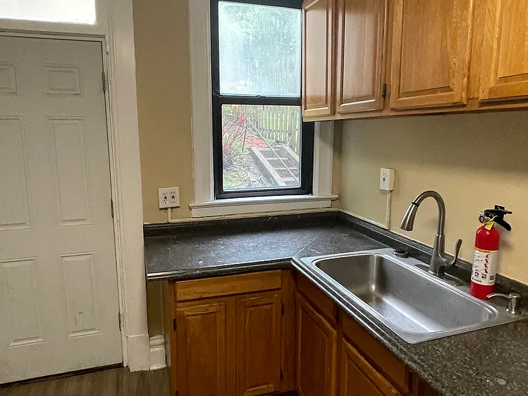1250 Blackadore Ave — Photo 28