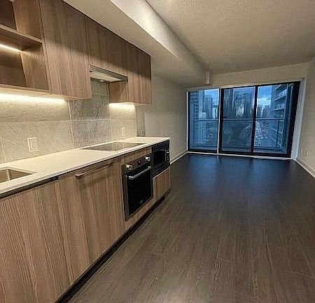 4th image of 19 Bathurst St #1908