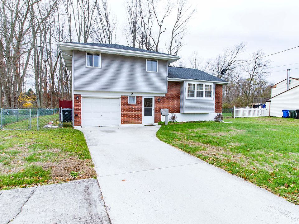 1st image of 303 Montgomery Dr