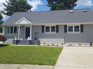 12 Village Ct, Hamilton, NJ 08690