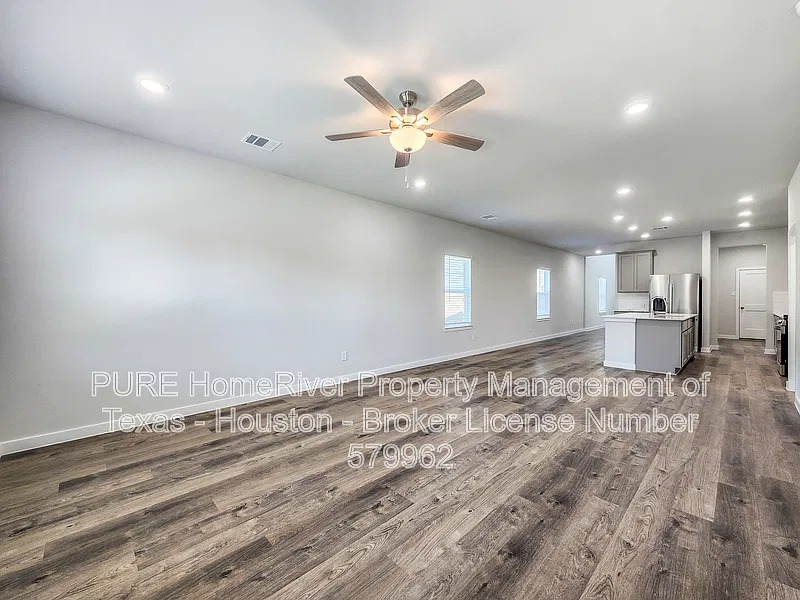 5 bed, 3.0 bath, 2439 sqft, $2,445 — Photo 4
