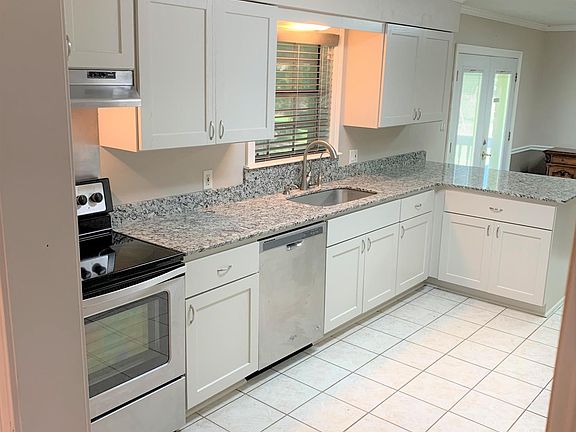 5th image of 11607 Suzanne Dr