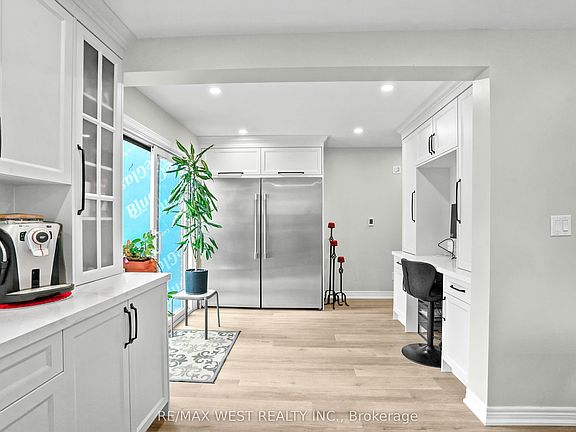 3rd image of 34 Sweet Oak Ct