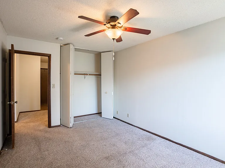 Eagan, MN Glen Pond Apartments | Bedroom