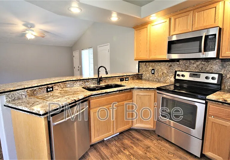 306 Pietra Way — Photo 7