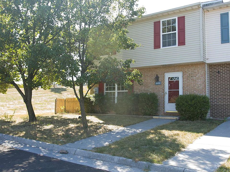 1st image of 401 Emily Ln
