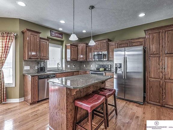 5th image of 18733 Chandler St