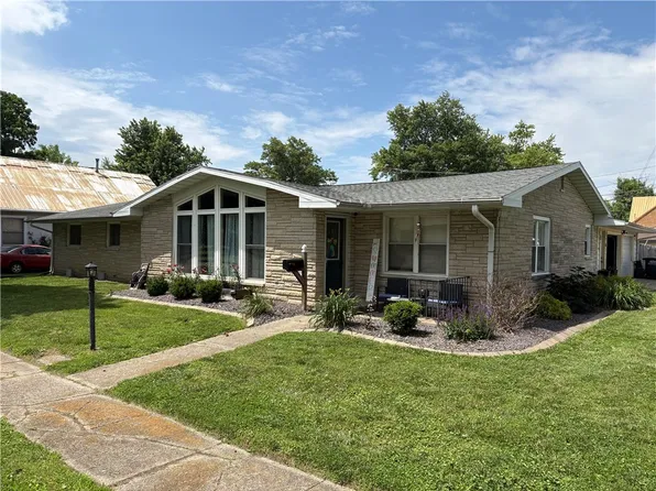 701 W Madison Ave, Altamont, IL 62411