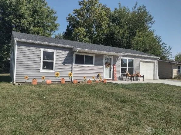 1648 Lambers Dr, New Carlisle, OH 45344