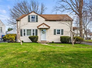 94 Fielding Rd, Rochester, NY 14626