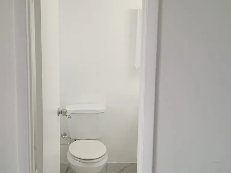 910 SW 105th Ave #100 — Photo 18