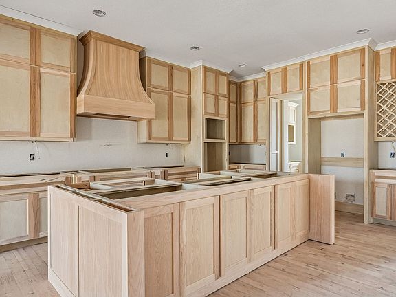 5th image of 105 Desperado Way