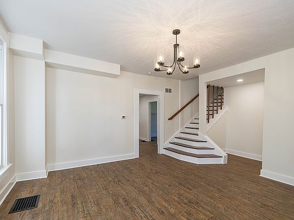 4th image of 605 W Main St
