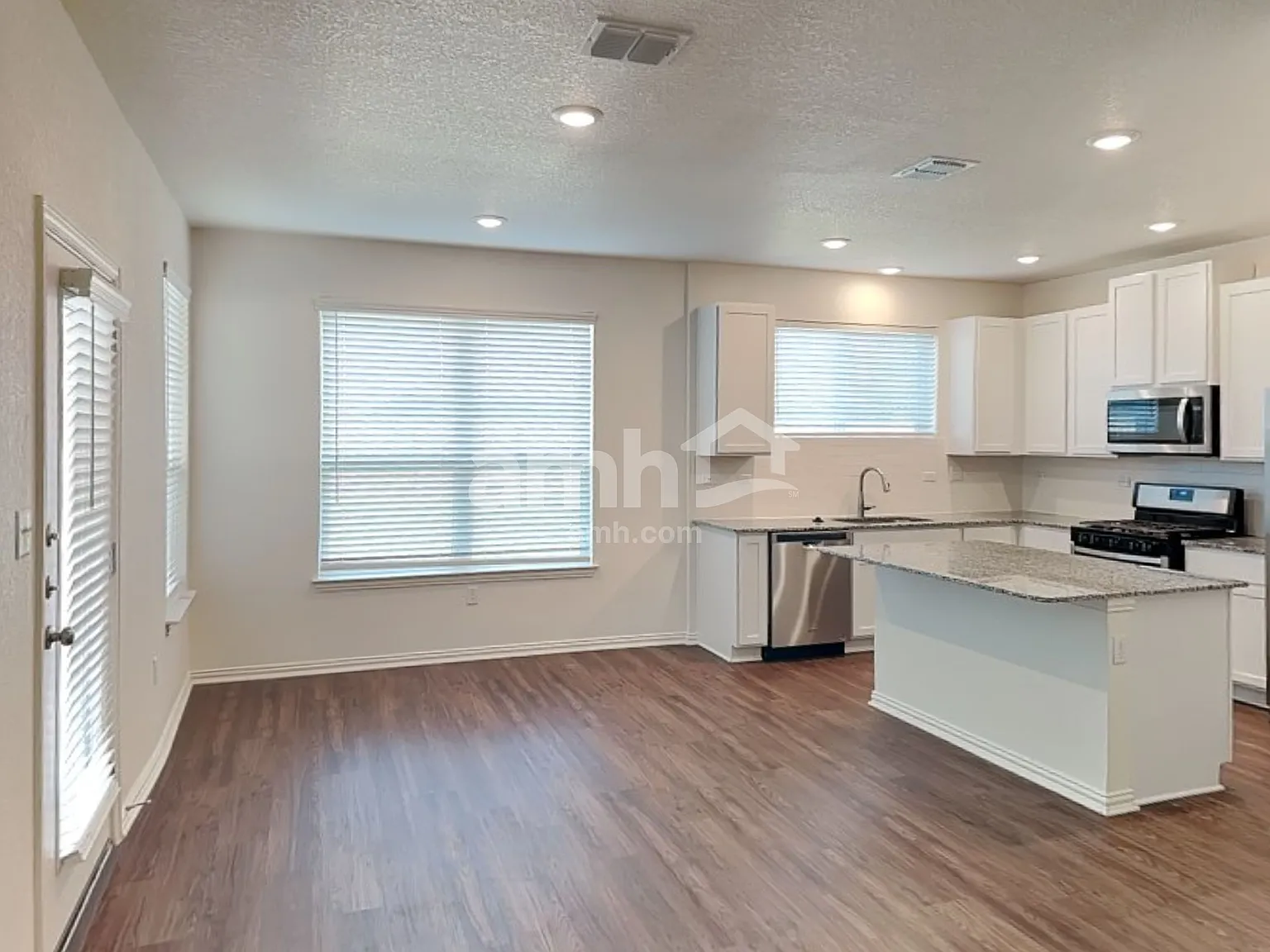 4 bed, 2.5 bath, 1882 sqft, $1,970 — Photo 4
