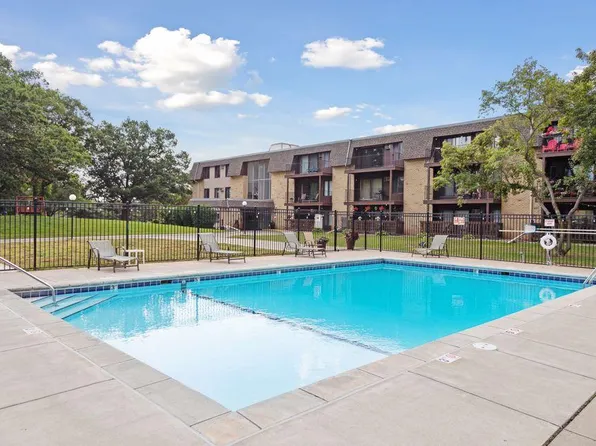 3399 Kent St APT 211, Shoreview, MN 55126