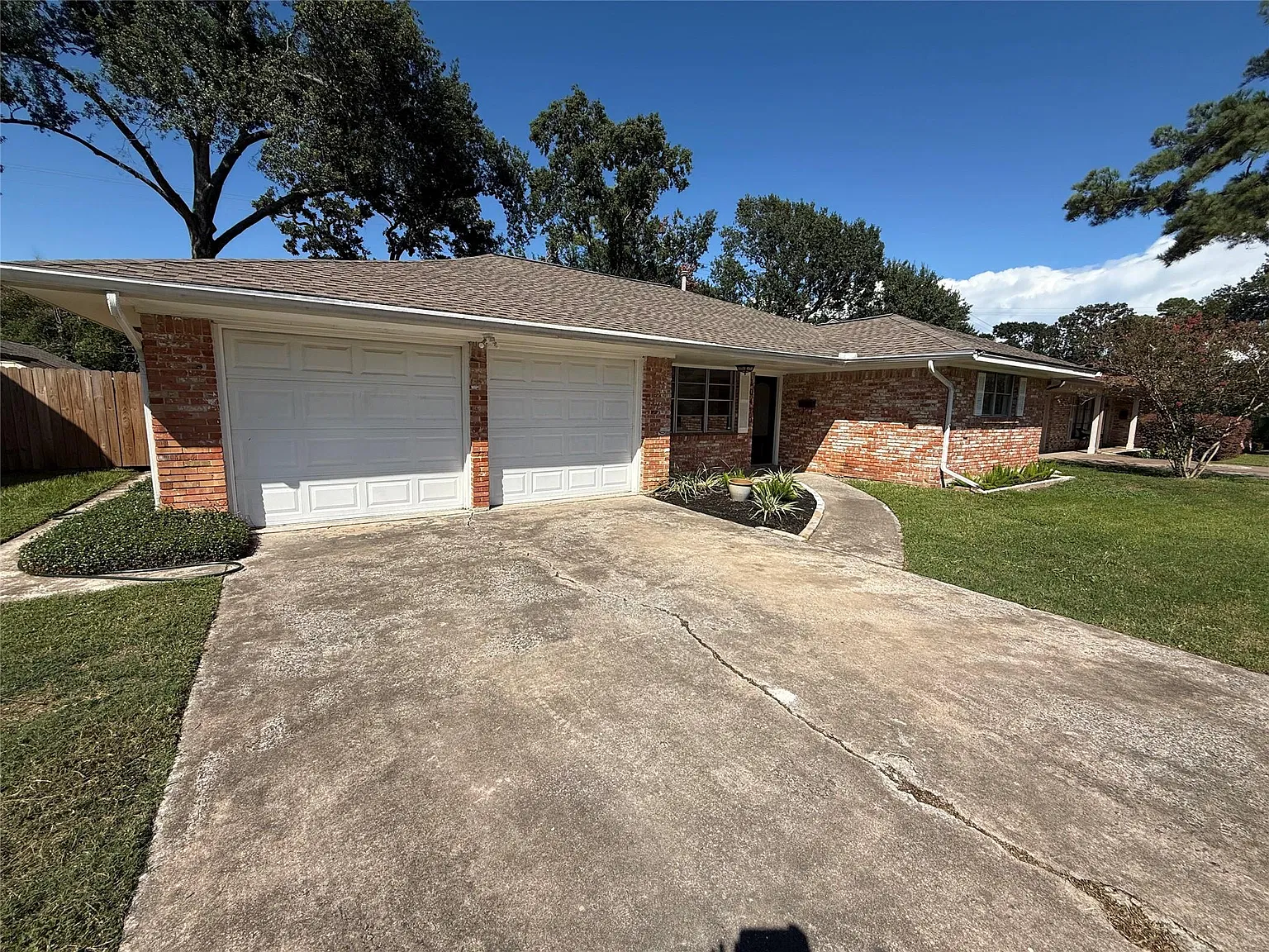 3 bed, 2.0 bath, 1622 sqft, $2,700 — Photo 2