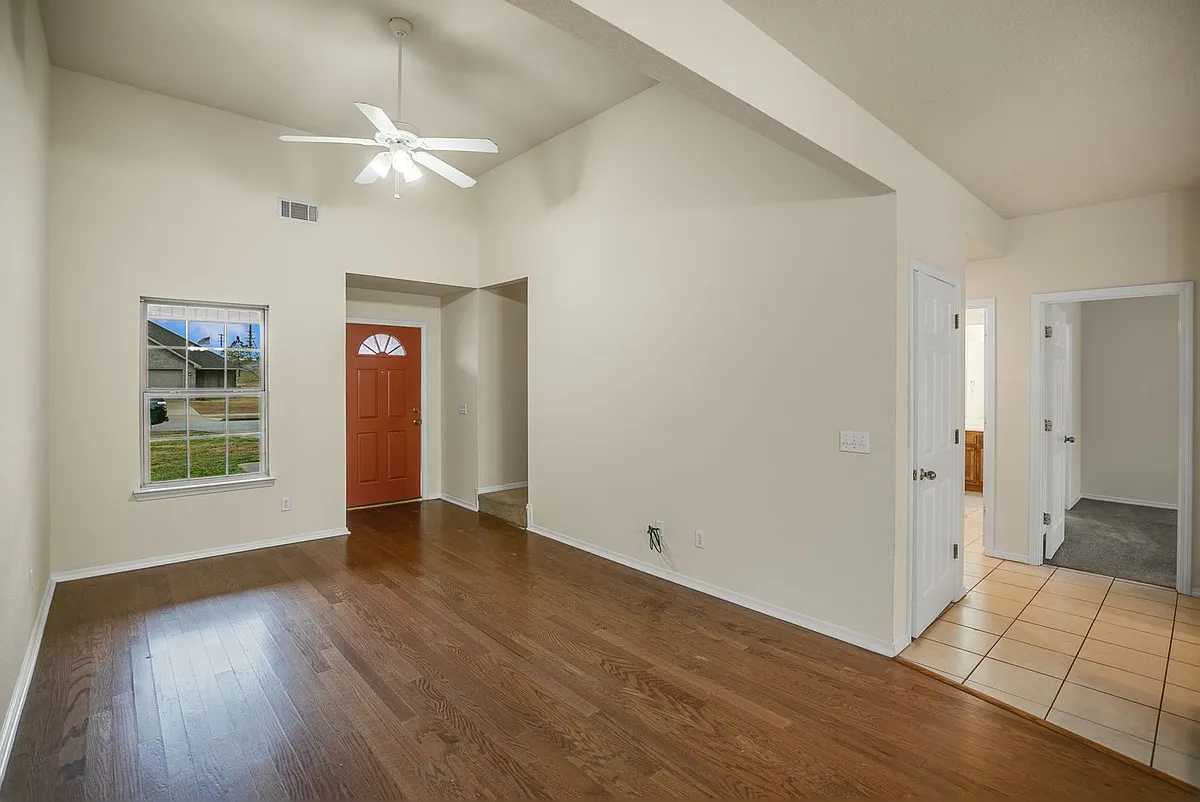 Building Photo - 3606 Deerfield Blvd #2