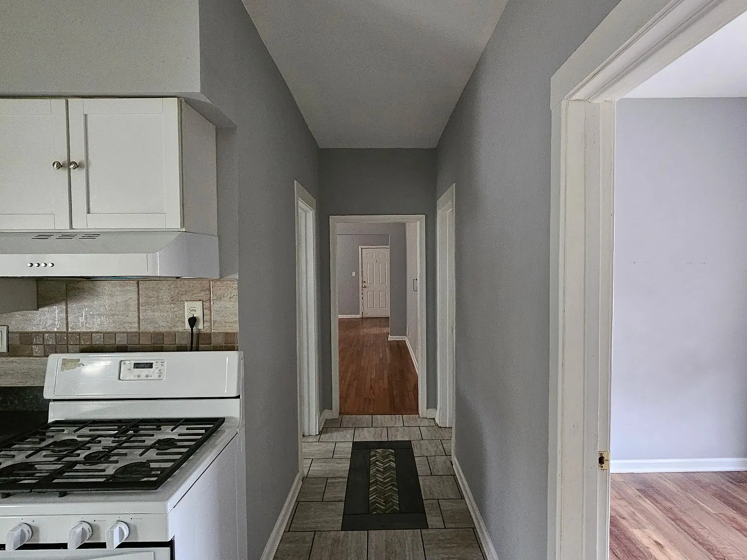 3 bed, 1100 sqft, $2,350 — Photo 3