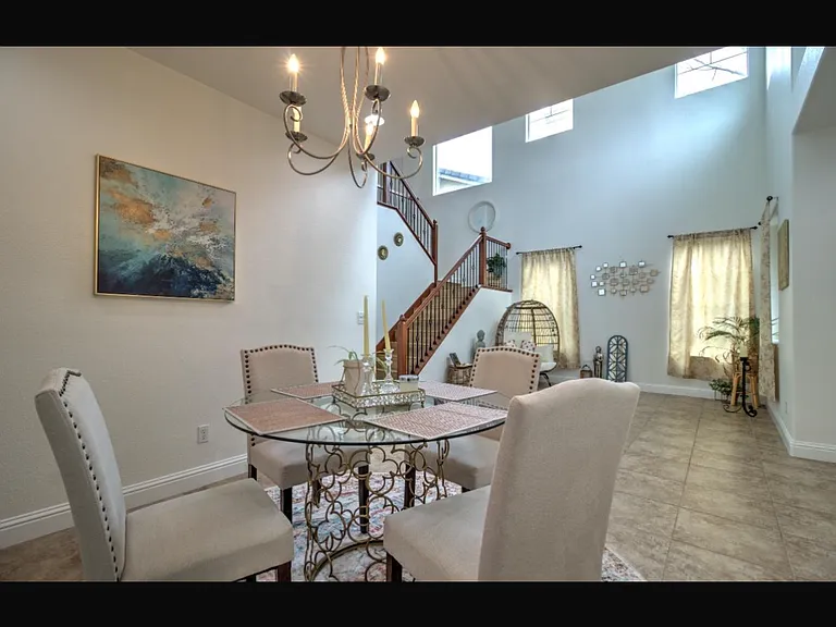 523 Danbury Pl — Photo 6