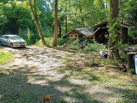 4th image of 485 Old Midway Rd