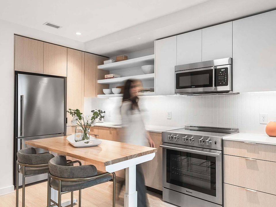 1st image of 680 N Ave Ne #1912
