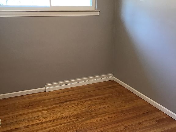 5th image of 23080 Geneva St