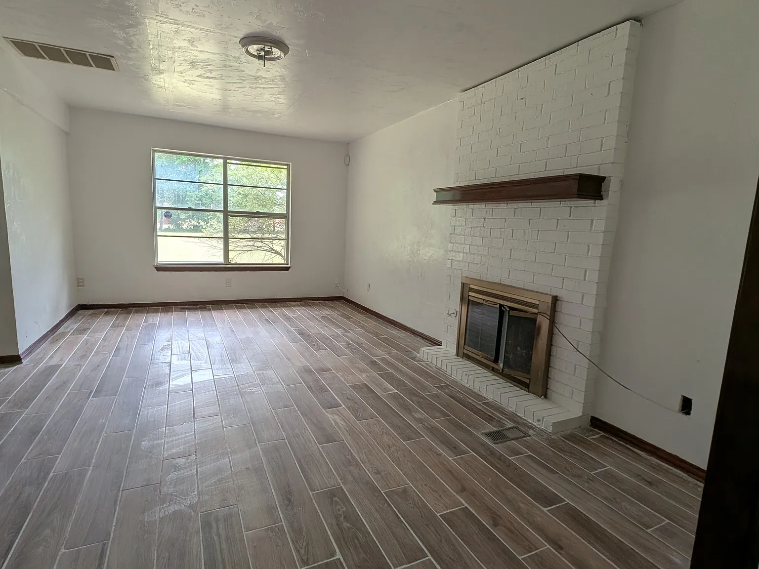 3 bed, 2.5 bath, 2198 sqft, $1,995 — Photo 4