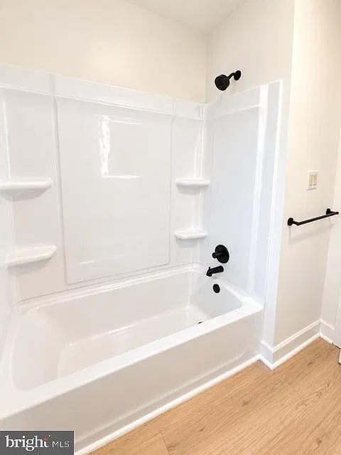 3 bed, 1.0 bath, 1000 sqft, $2,695 — Photo 3