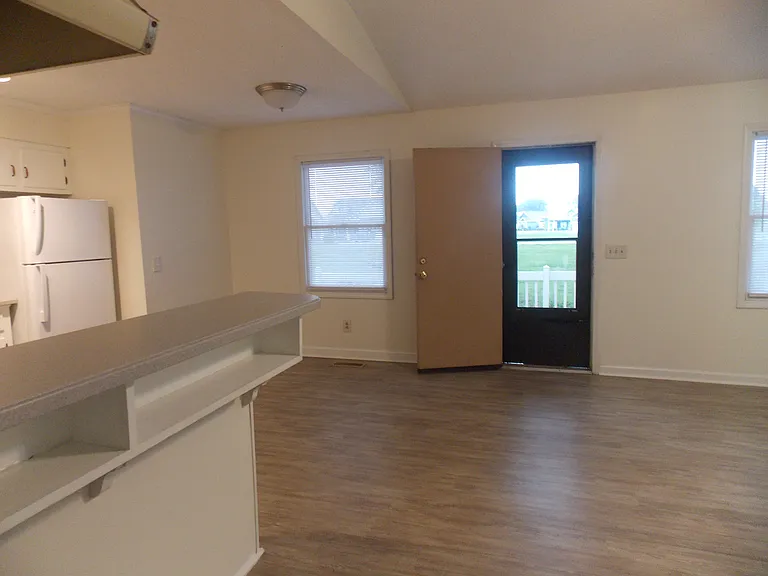 706 Plantation Dr — Photo 2
