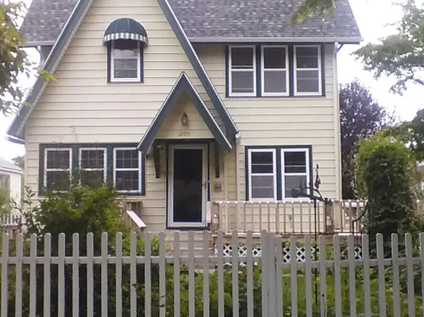 1209 W 3rd St, McCook, NE 69001