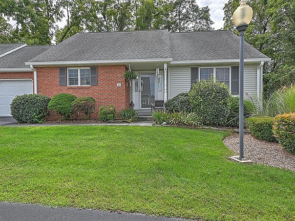 2nd image of 1725 Lakeview Dr #32