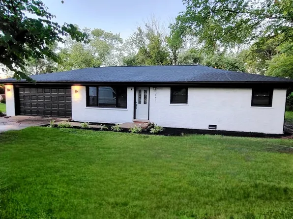 9205 S 84th Ct, Hickory Hills, IL 60457